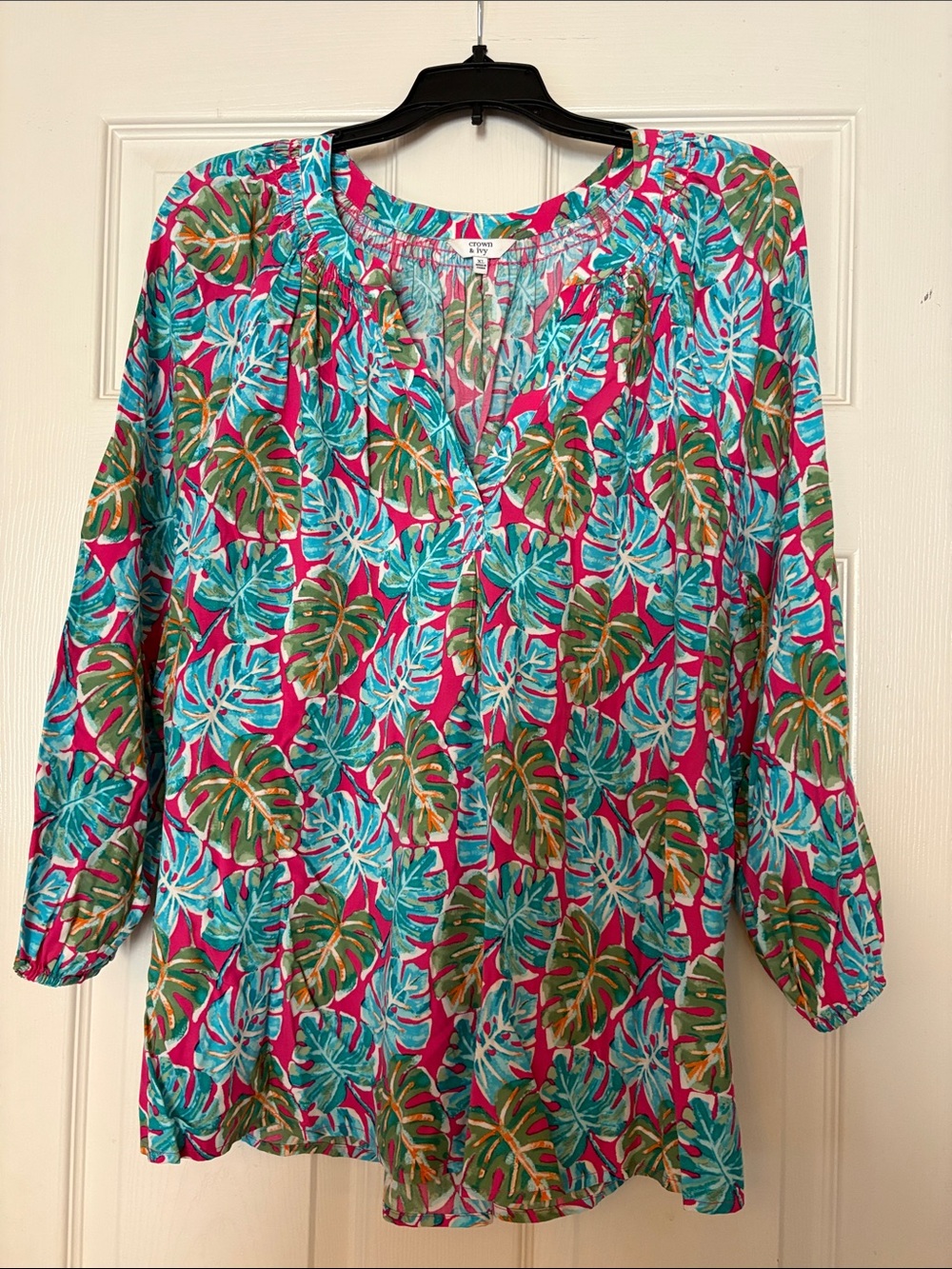 crown & ivy Pink and Teal Tropical Leaf V-Neck Tunic